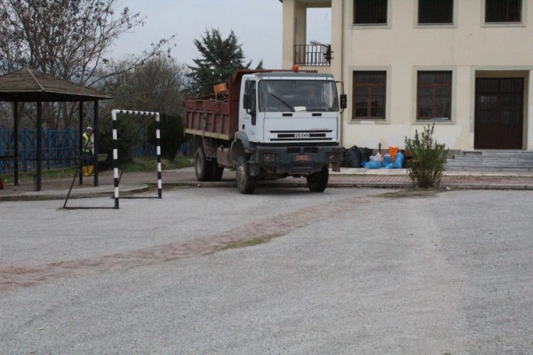 Εργασίες στο γυμνάσιο Ζάρκου για να υποδεχθεί τους μαθητές του Δημοτικού