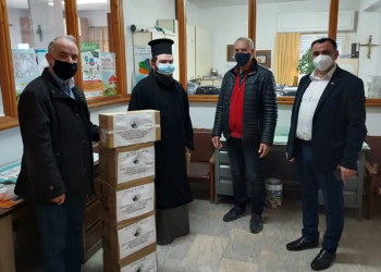 Σχολικά είδη από το Σωματείο Ιεροψαλτών Τρικάλων στους μαθητές του Ζάρκου και Διασέλλου