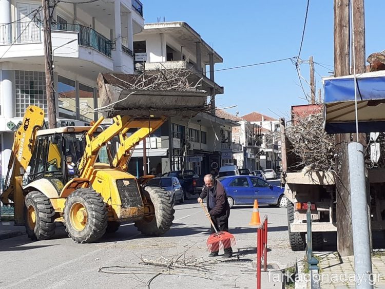 «Φωτιά» πήραν τα κλαδευτήρια κατόπιν εντολής του Αντιδημάρχου Βαγγέλη Κοσμά