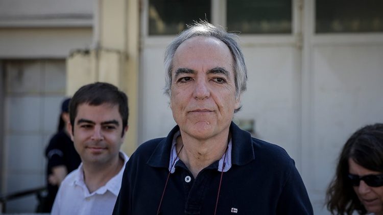 Στο «κόκκινο» η πολιτική αντιπαράθεση για τον απεργό πείνας εκτελεστή της 17Ν
