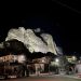 Στα χρώματα της γαλανόλευκης φωτίζει τα Μετέωρα η Περιφέρεια για τα 200 χρόνια από την Επανάσταση του 1821