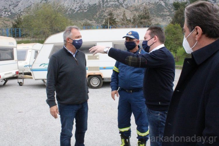 Ο Μιχαλάκης πάντα κοντά  σ’ όλους!!!!
