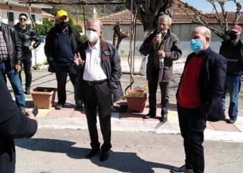 Κλιμάκιο του ΣΥΡΙΖΑ  στα  σεισμόπληκτα χωρία του δήμου Φαρκαδόνας
