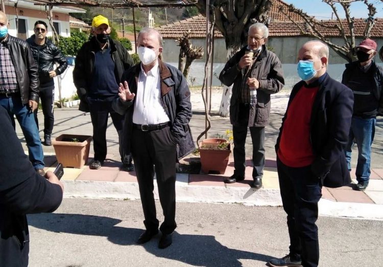Κλιμάκιο του ΣΥΡΙΖΑ  στα  σεισμόπληκτα χωρία του δήμου Φαρκαδόνας