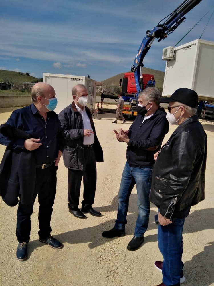 Κλιμάκιο του ΣΥΡΙΖΑ  στα  σεισμόπληκτα χωρία του δήμου Φαρκαδόνας