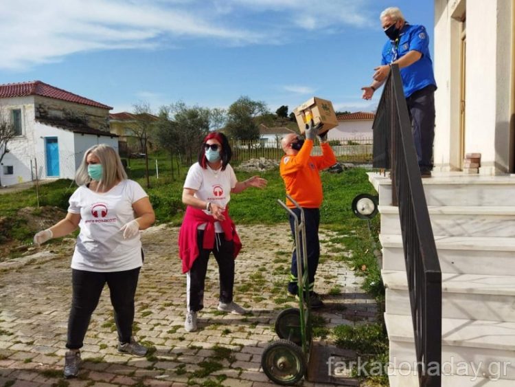 Παράδοση ανθρωπιστικής βοήθειας από την Πτολεμαΐδα στους σεισμοπαθείς  του Γριζάνου