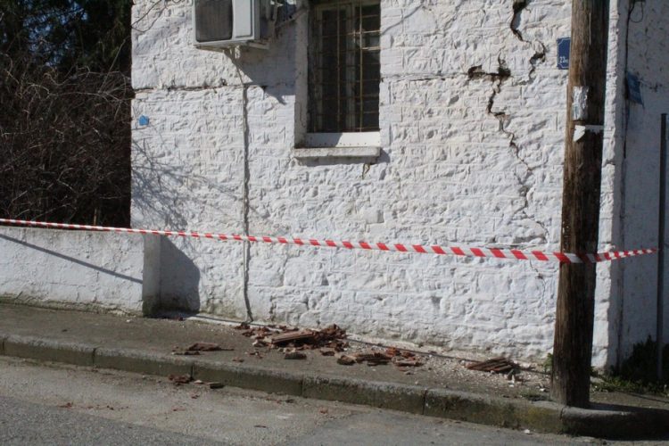 Επί ποδός ο Δήμος Φαρκαδόνας μετά τον σεισμό που έπληξε την περιοχή