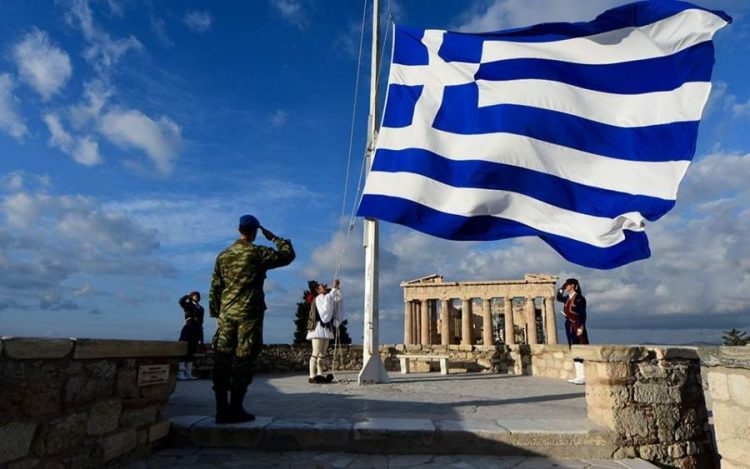Η Επίσημη Έπαρση της Σημαίας στον Ιερό Βράχο της Ακροπόλεως