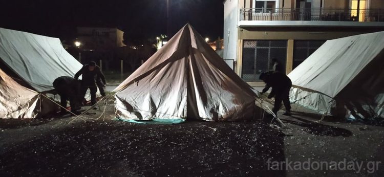 Εφτά σκηνές στήθηκαν στην Φαρκαδόνα για να διανυκτερεύσουν οι πληγέντες από το σεισμό (ΒΙΝΤΕΟ)