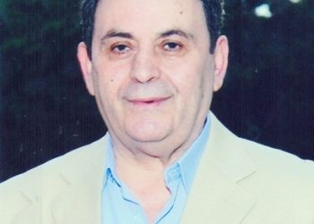 Απεβίωσε ο Αθανάσιος Παπαζαχαρίας