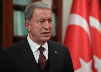 O Τούρκος Υπουργός Αμυνας μας δίνει και… συμβουλές! «Οι Έλληνες να κοιτούν το μπόι τους και τα κιλά τους»