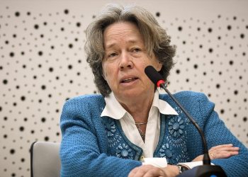 «Καταπέλτης» η Α.Λινού: «Λάθος ο εμβολιασμός των 30-40 με AstraZeneca – Υπάρχει κίνδυνος για τις νεότερες γυναίκες»