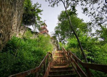 Συντηρείται και ομορφαίνει η περιπατητική διαδρομή του Φρουρίου