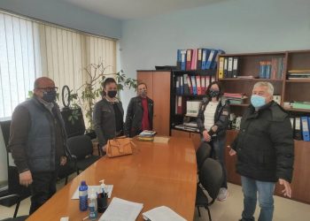 Εκπρόσωποι του συλλόγου γονέων-κηδεμόνων δημοτικού σχολείου Ζάρκου στο Δημαρχείο Φαρκαδόνας