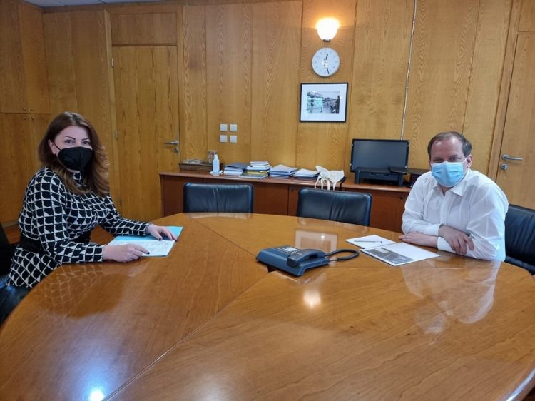 Εποικοδομητική η συνάντηση εργασίας της Παπακώστα  με τον Καραμανλή