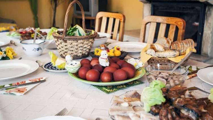 Πόσο θα κοστίσει φέτος το πασχαλινό τραπέζι;  Αναλυτικά οι τιμές..