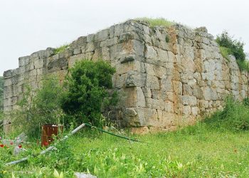 Η Περιφέρεια Θεσσαλίας αναδεικνύει τον αρχαιολογικό χώρο Πέλιννας και τον ελληνιστικό τύμβο Πετροπόρου