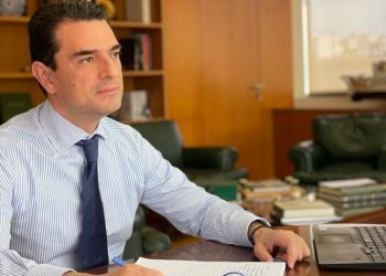 Σκρέκας: H ελληνική βιομηχανία παραμένει ισχυρή και ανταγωνιστική