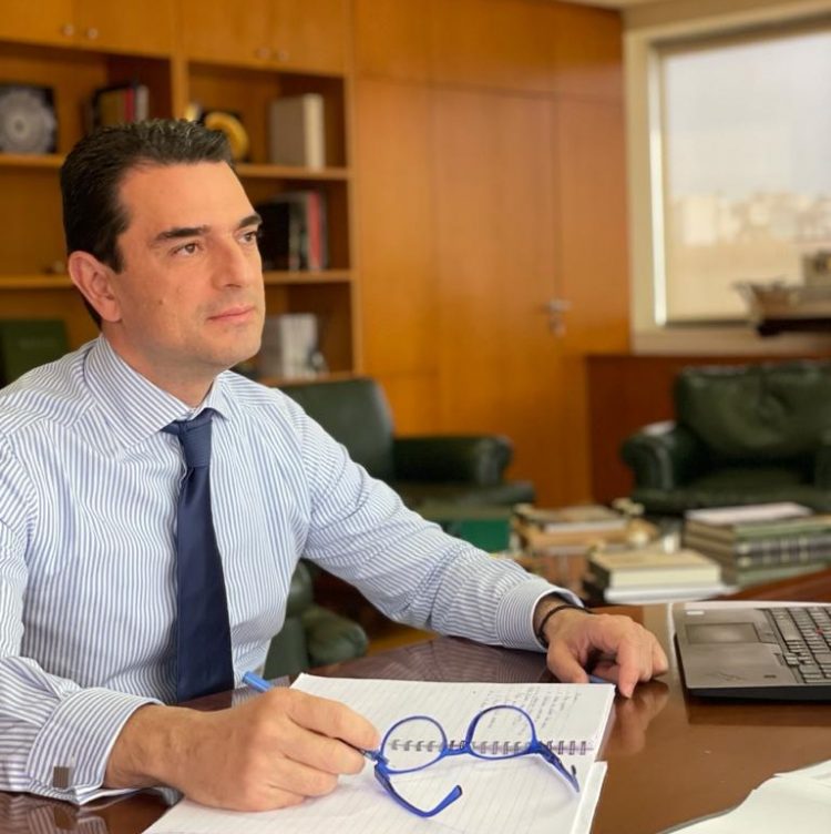 Σκρέκας: H ελληνική βιομηχανία παραμένει ισχυρή και ανταγωνιστική