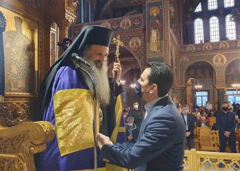 Ο Σκρέκας μετ’ ευλαβείας και δέους στην ακολουθία των Παθών του Κυρίου