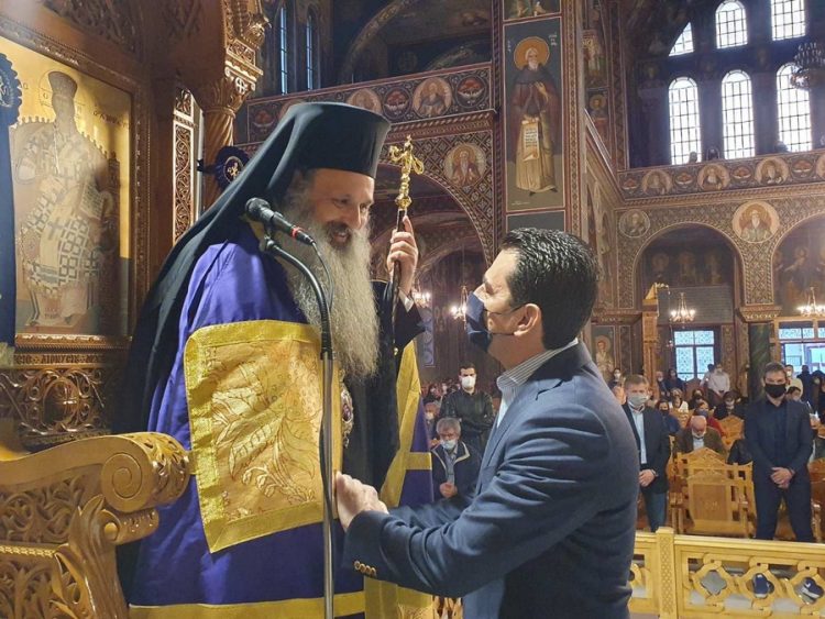 Ο Σκρέκας μετ’ ευλαβείας και δέους στην ακολουθία των Παθών του Κυρίου
