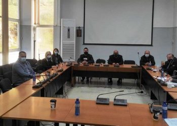 Σύσκεψη στο Δημαρχείο Φαρκαδόνας με… καφεδάκι από το Centro