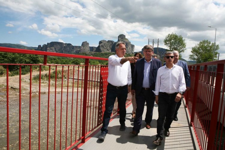 Ο Χρήστος Μιχαλάκης αποχαιρετά τον Χρήστο Σινάνη