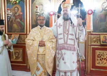 Χειροθεσία Σταυροφόρου-Οικονόμου από τον Μητροπολίτη Τρίκκης και Σταγών  Χρυσόστομο