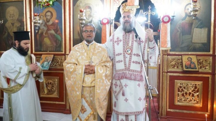 Χειροθεσία Σταυροφόρου-Οικονόμου από τον Μητροπολίτη Τρίκκης και Σταγών  Χρυσόστομο