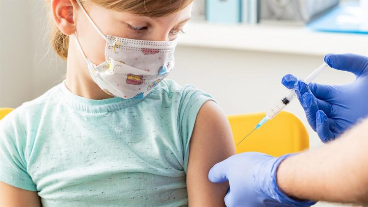 ΗΠΑ: Επεκτάθηκε στα παιδιά 12-15 ετών η άδεια επείγουσας χρήσης του εμβολίου των Pfizer/BioNTech