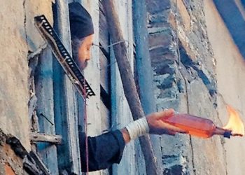 Μονή Εσφιγμένου: Μείωση ποινών για τους οκτώ μοναχούς που πέταξαν μολότοφ