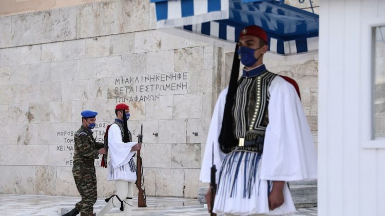 Μεθυσμένος προσπάθησε να αρπάξει όπλο από Εύζωνα