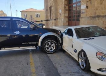 Υπαστυνόμος σε κατάσταση αμόκ έσπασε το αυτοκίνητο του αστυνομικού διευθυντή στη Ρόδο