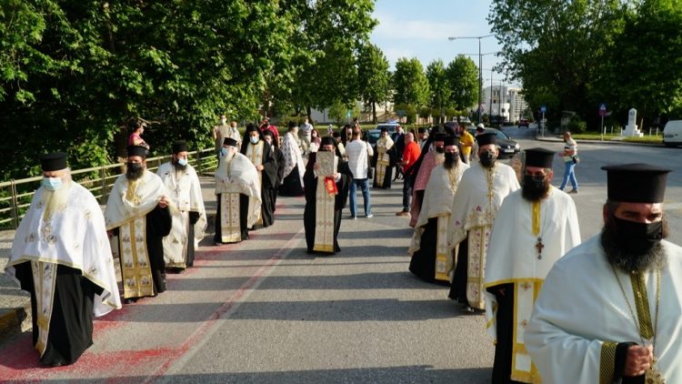 Υποδοχή Τιμίας Κάρας του θαυματουργού Αγίου Βησσαρίωνος στην πόλη των Τρικάλων