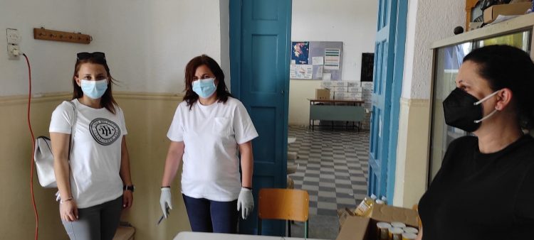 Ξεκίνησε η διανομή προϊόντων στον χώρο του Δημοτικού σχολείου Παναγίτσας
