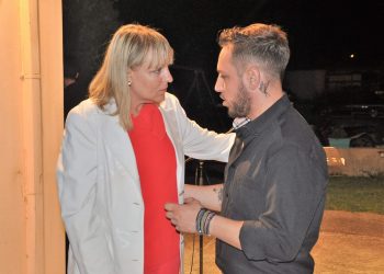 Τελικά τα μαχαίρια βγαίνουν και τις Άγιες μέρες…
