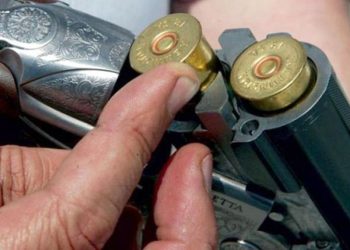 Πυροβόλησε τον γείτονά του και περίμενε να τον συλλάβουν