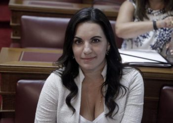 Κεραυνοί από την Όλγα Κεφαλογιάννη: «Το νομοσχέδιο για τη συνεπιμέλεια αντί να λύνει δημιουργεί προβλήματα»