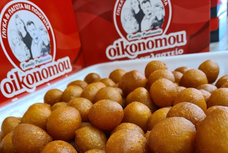 Λαχταριστοί Λουκουμάδες από τα Ζαχαροπλαστεία Οικονόμου
