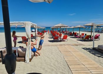 Το Ζαχαροπλαστείο ΟIKONOMOY άνοιξε και μας περιμένει…. δίπλα στο κύμα