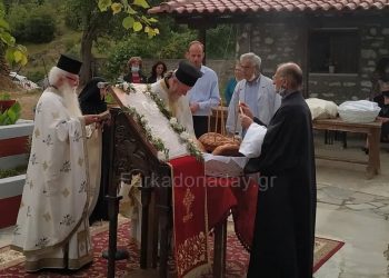 Με αναστάσιμη λαμπρότητα πανηγύρισε η Ιερά Μονή Ζωοδόχου Πηγής στην Παναγίτσα
