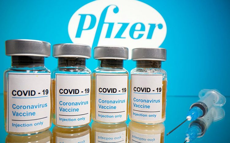 Βρετανία: Η Pfizer ζητά έγκριση για χρήση του εμβολίου σε ηλικίες 12-15 ετών