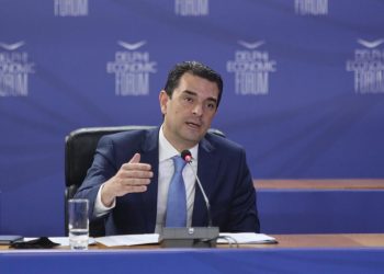 Στο Φόρουμ των Δελφών με τον Αντιπρόεδρο Τίμερμανς ο Κώστας Σκρέκας