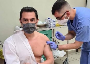 Εμβολιάστηκε ο Κώστας Σκρέκας