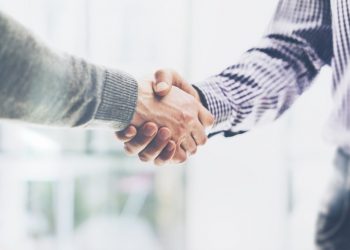 Μπαράζ μυστικών συναντήσεων με το ίδιο πουκάμισο….