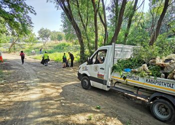 3 τόνοι σκουπίδια στη μία όχθη του Αγιαμονιώτη ποταμού…