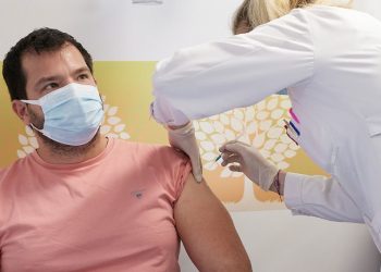 Υποχρεωτικός εμβολιασμός: Ποιες ομάδες θα ακολουθήσουν μετά τους υγειονομικούς