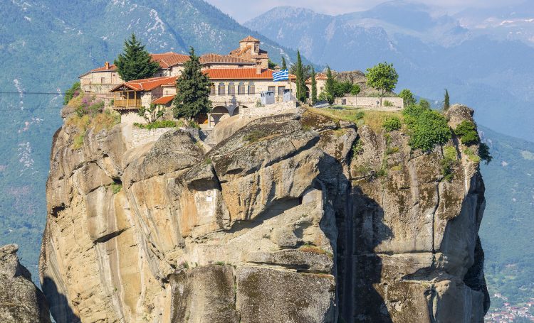 Πανηγυρίζει η Ιερά Μονή Αγίας Τριάδας Μετεώρων