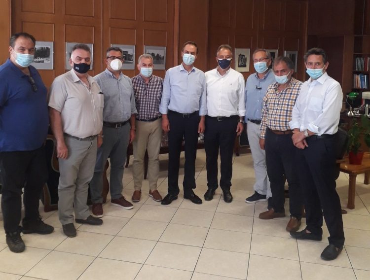 Σε ιδιαίτερα θερμό κλίμα η συνάντηση του  διευθυντή του Μητσοτάκη με τον Μιχαλάκη