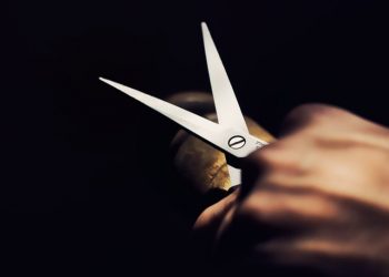 Του έκοψε το πέος και τράβηξε το καζανάκι